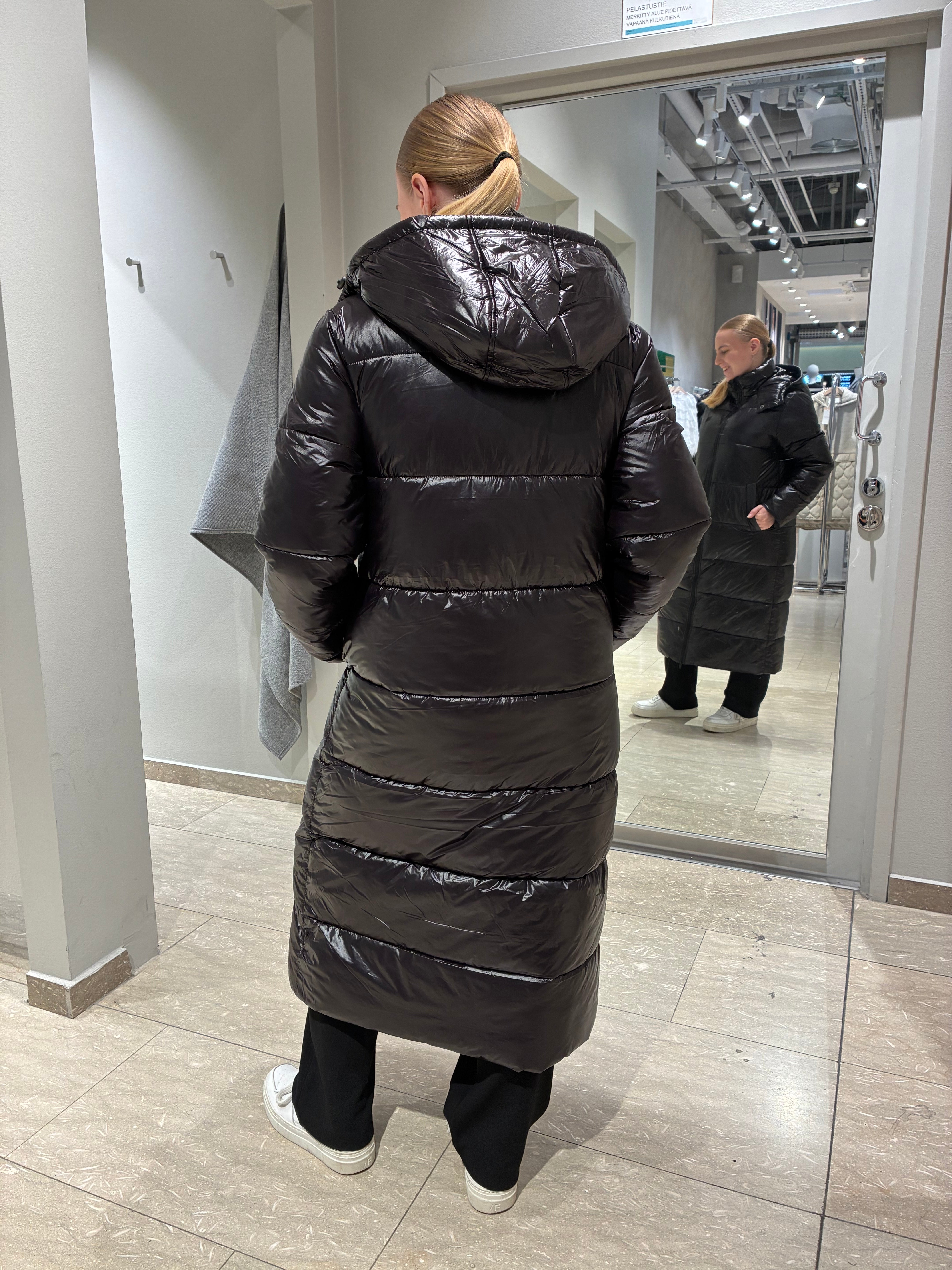 NMALLIE Puffer - Black